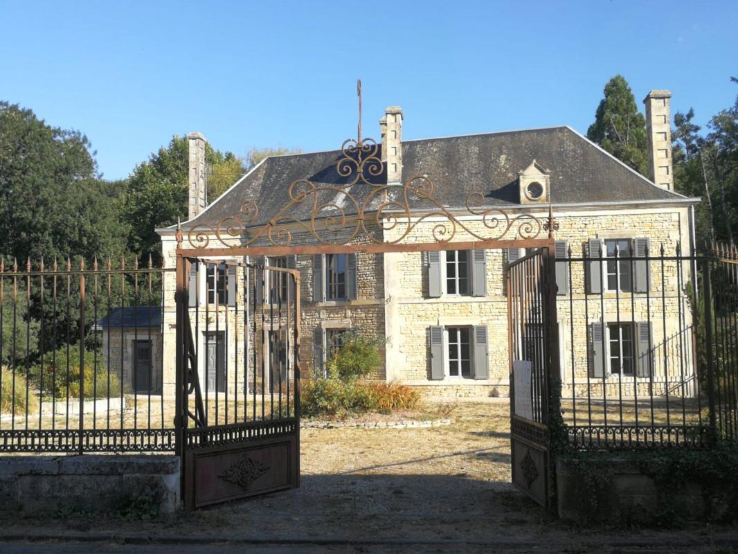 4 bedroom maison de maitre in Salles, Deux-Sèvres, France