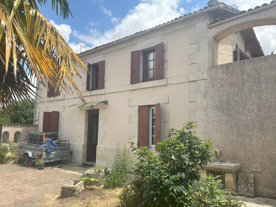 3 bedroom maison situee en campagne in Annepont, Charente-Maritime, France