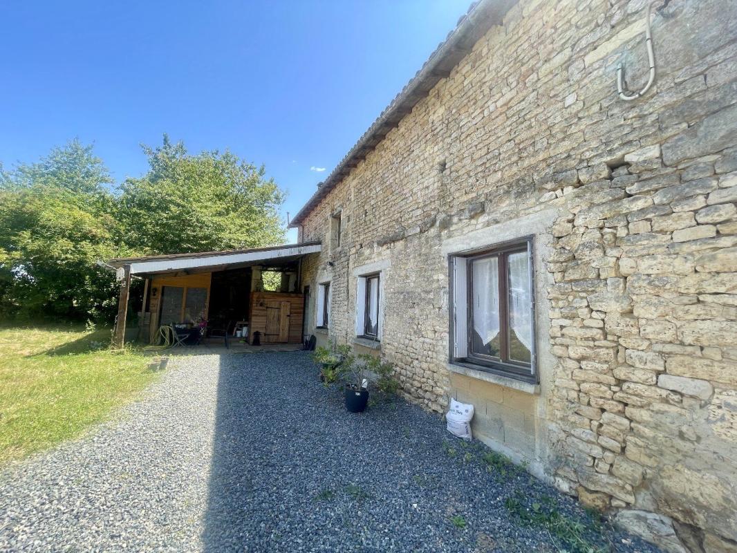 3 bedroom maison en pierres in Valdelaume, Deux-Sèvres, France
