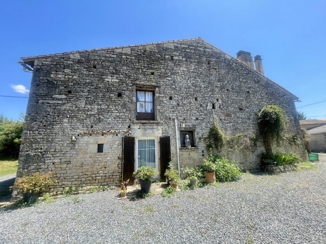 3 bedroom maison en pierres in Valdelaume, Deux-Sèvres, France