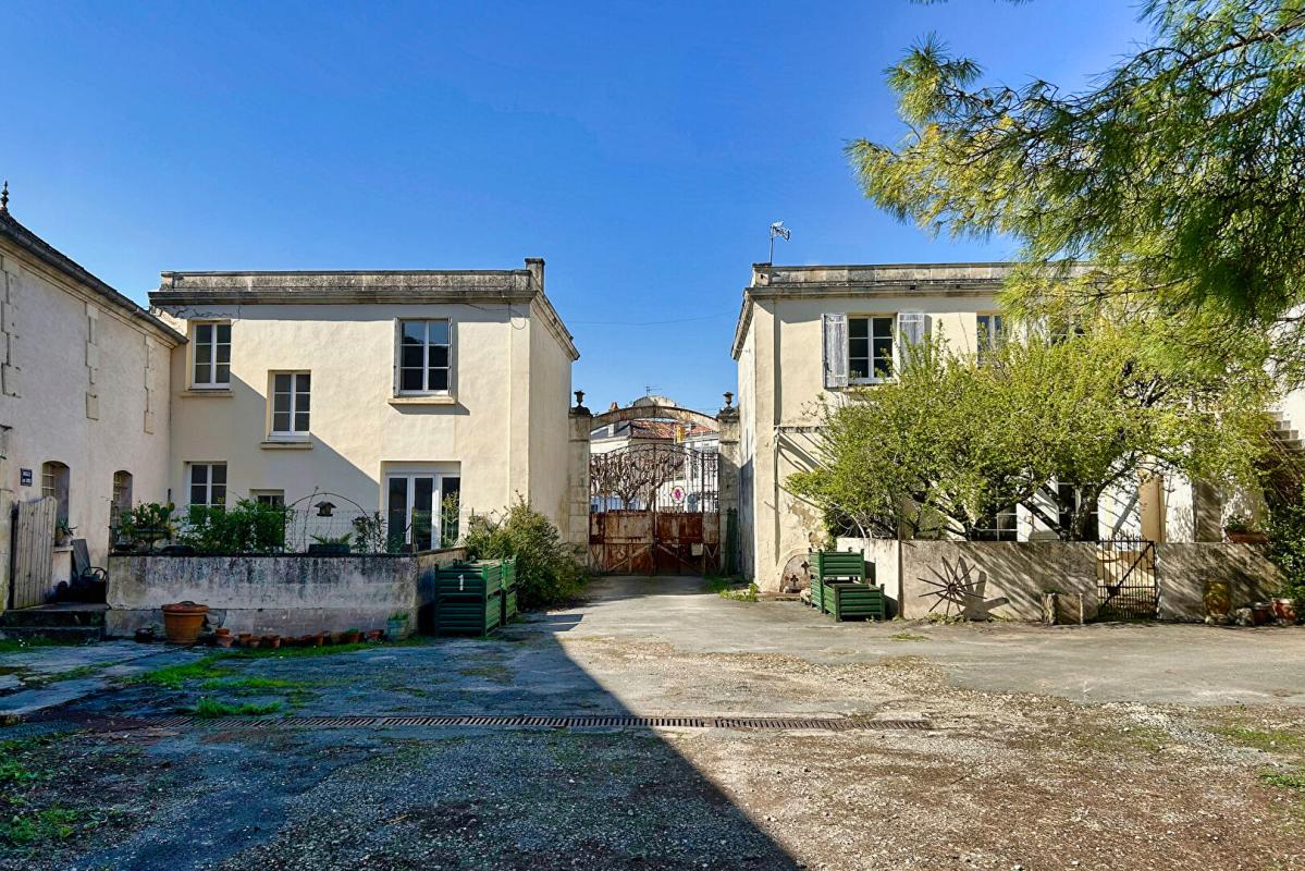 4 bedroom t6 et plus in St Jean D Angely, Charente-Maritime, France