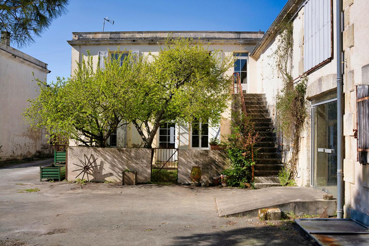 4 bedroom t6 et plus in St Jean D Angely, Charente-Maritime, France