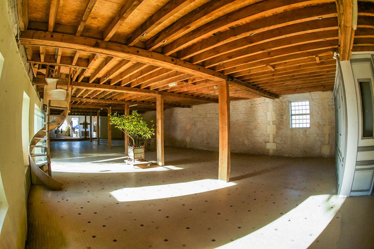 4 bedroom t6 et plus in St Jean D Angely, Charente-Maritime, France