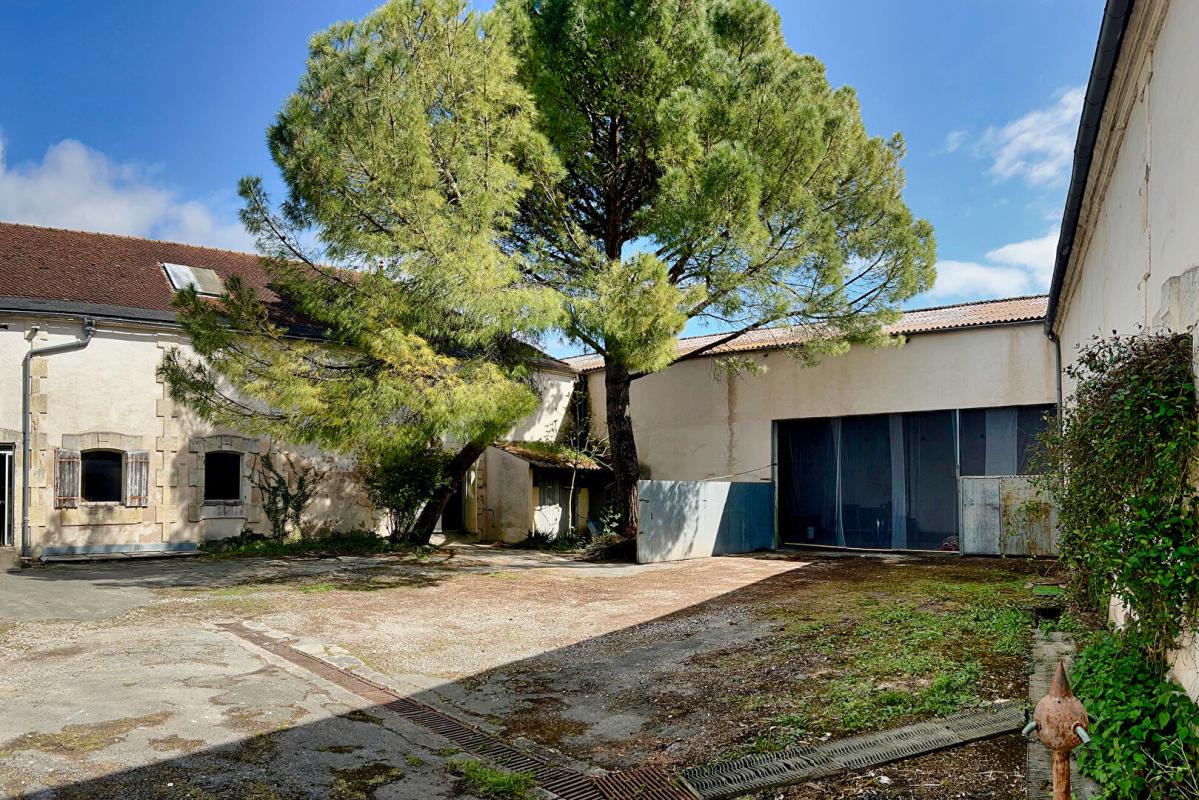 4 bedroom t6 et plus in St Jean D Angely, Charente-Maritime, France