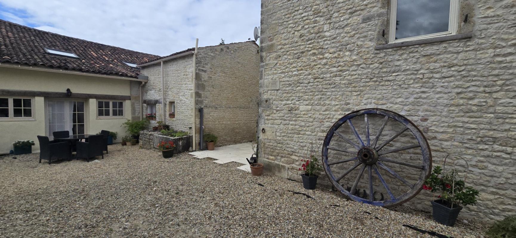 6 bedroom propriete in Loire Sur Nie, Charente-Maritime, France