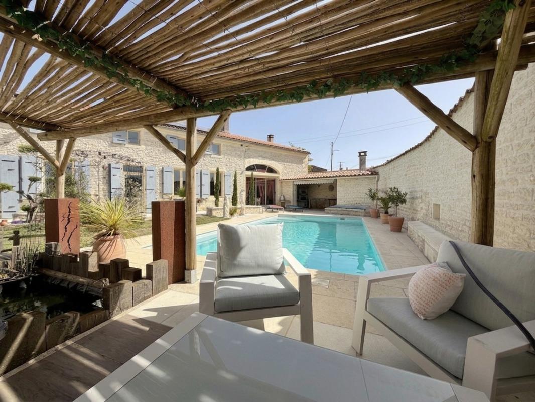 3 bedroom maison in Haimps, Charente-Maritime, France