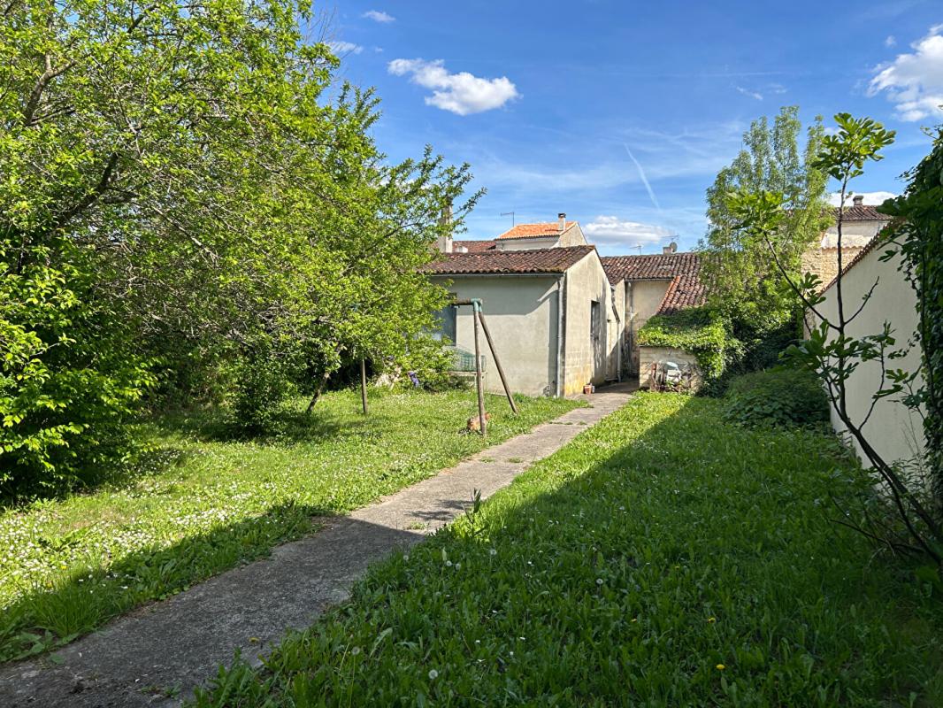 6 bedroom maison in Saint Jean D Angely, Charente-Maritime, France