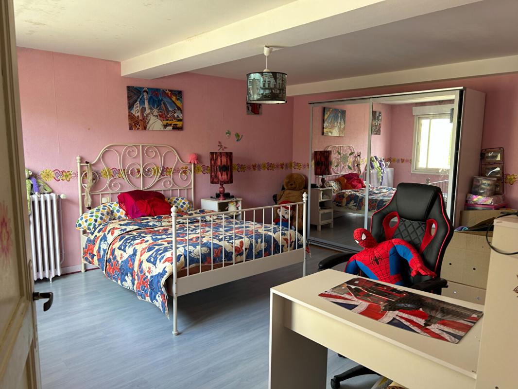 6 bedroom maison in Saint Jean D Angely, Charente-Maritime, France