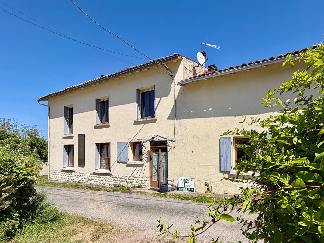 3 bedroom maison in Fontaine Chalendray, Charente-Maritime, France