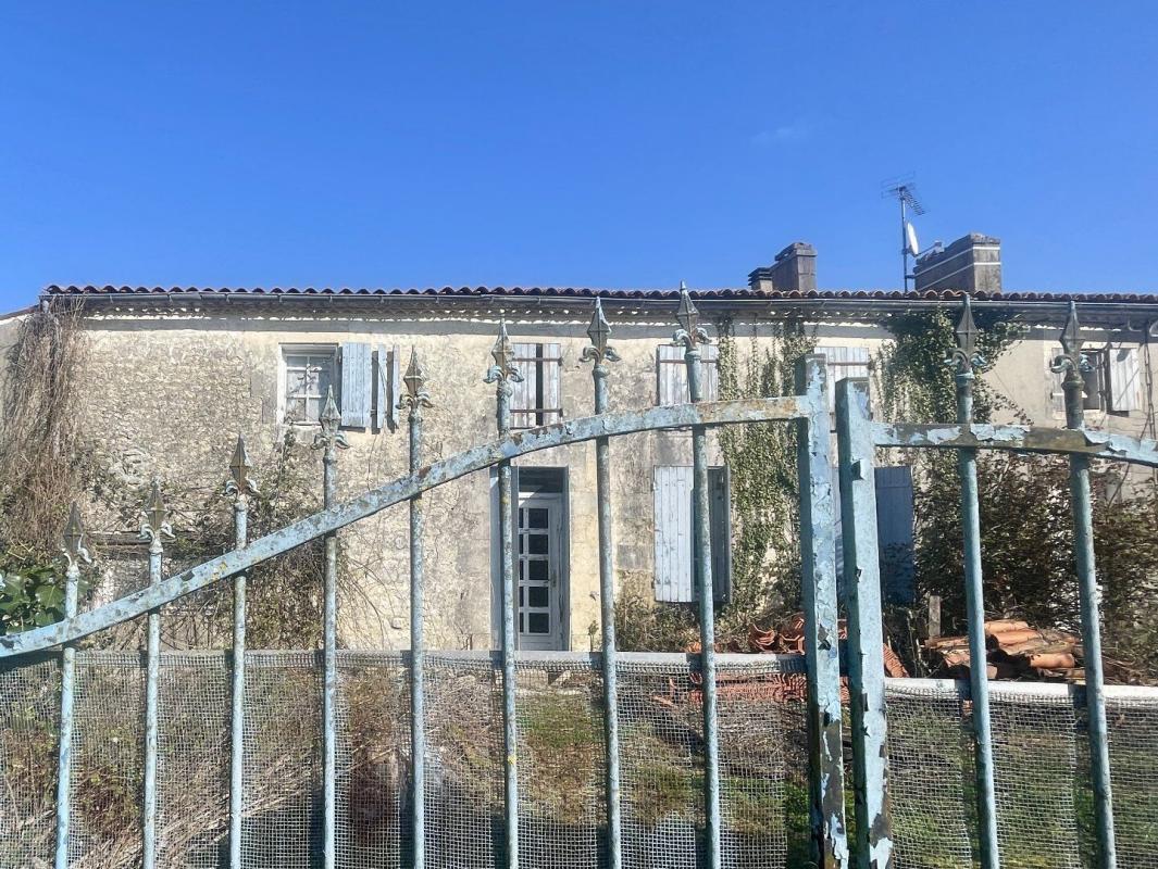 1 bedroom maison a renover in Essouvert, Charente-Maritime, France