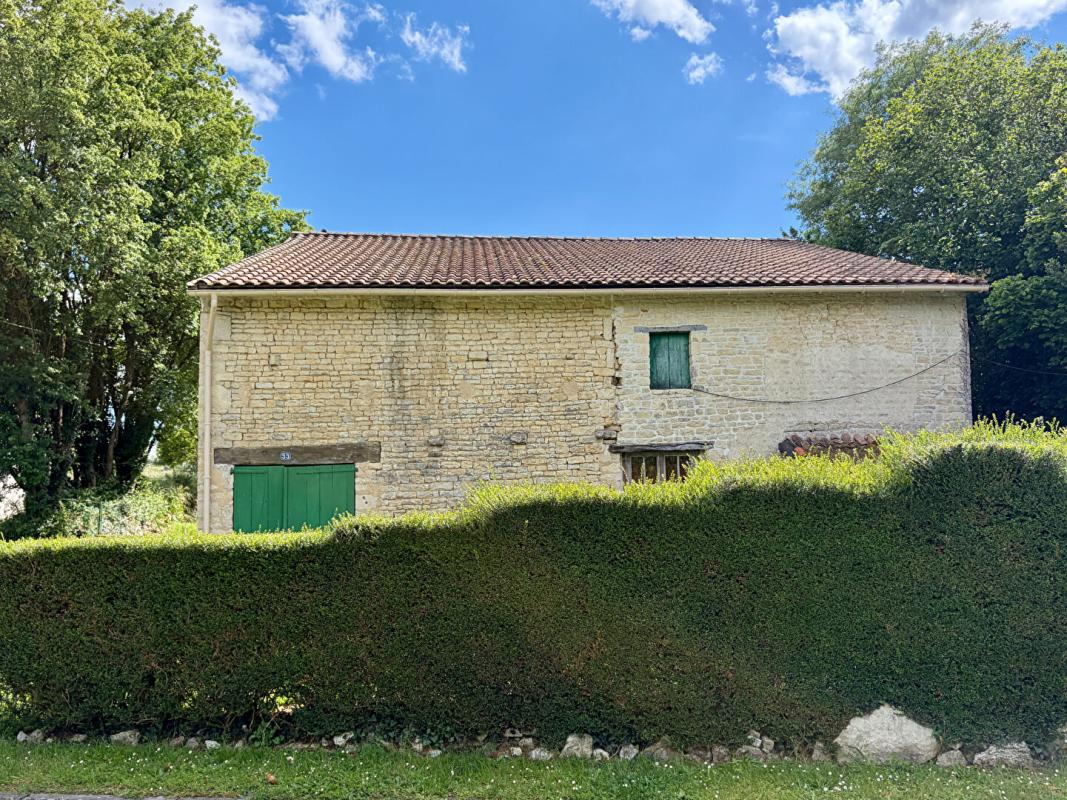 3 bedroom maison a renover in Chize, Deux-Sèvres, France