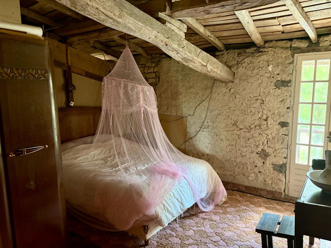 3 bedroom maison a renover in Chize, Deux-Sèvres, France