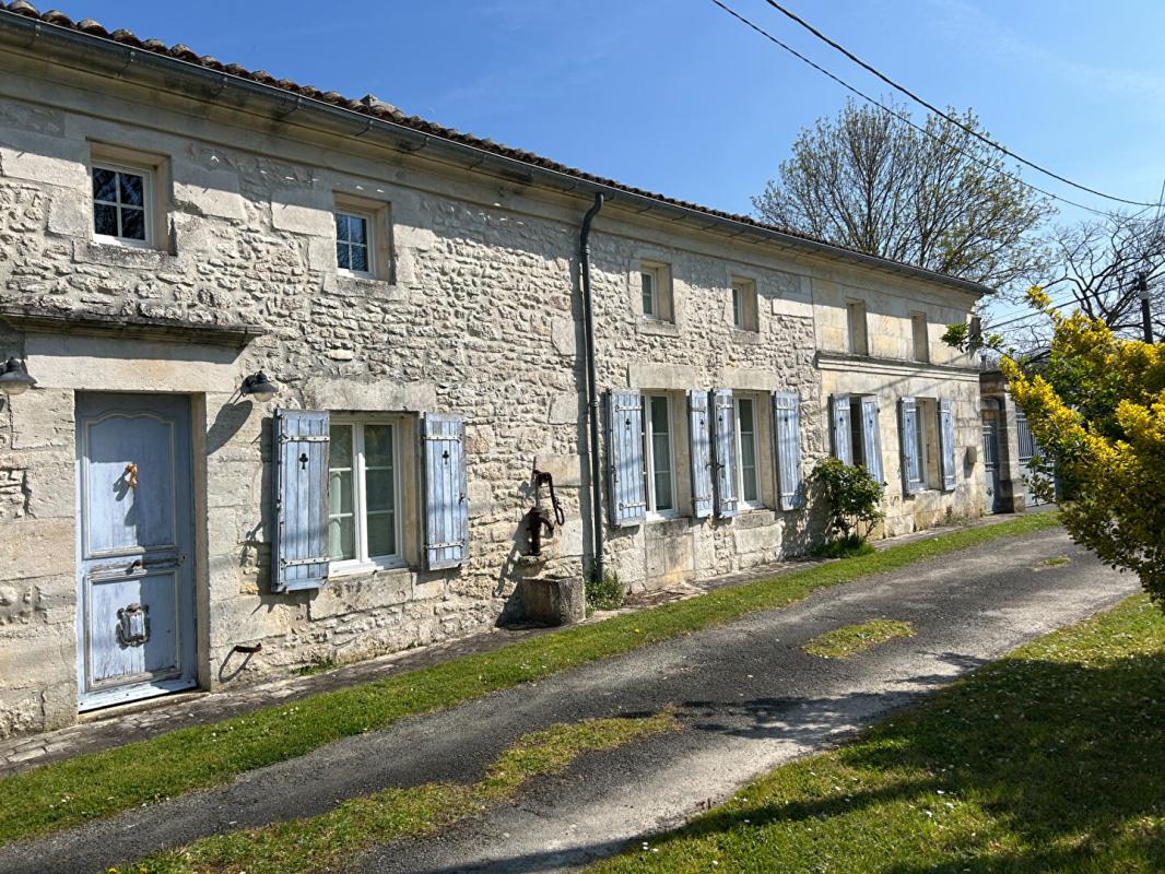 5 bedroom longere in Romegoux, Charente-Maritime, France