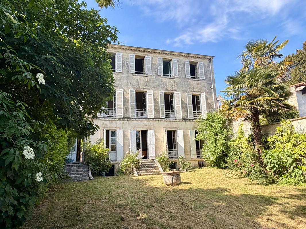 5 bedroom hotel particulier in Saintes, Charente-Maritime, France