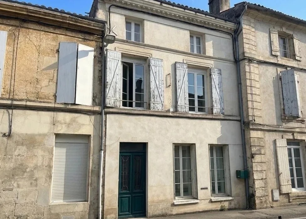 6 bedroom maison de ville in Saint Jean D Angely, Charente-Maritime, France