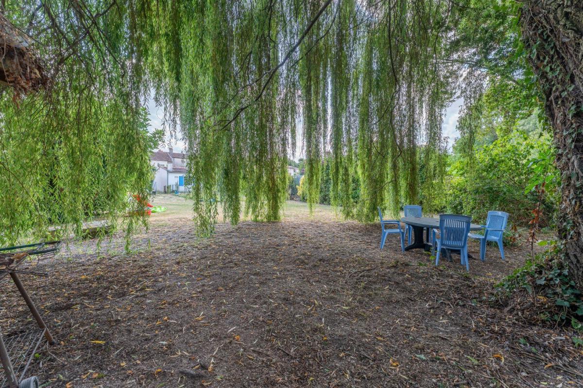 6 bedroom maison de ville in Saint Jean D Angely, Charente-Maritime, France