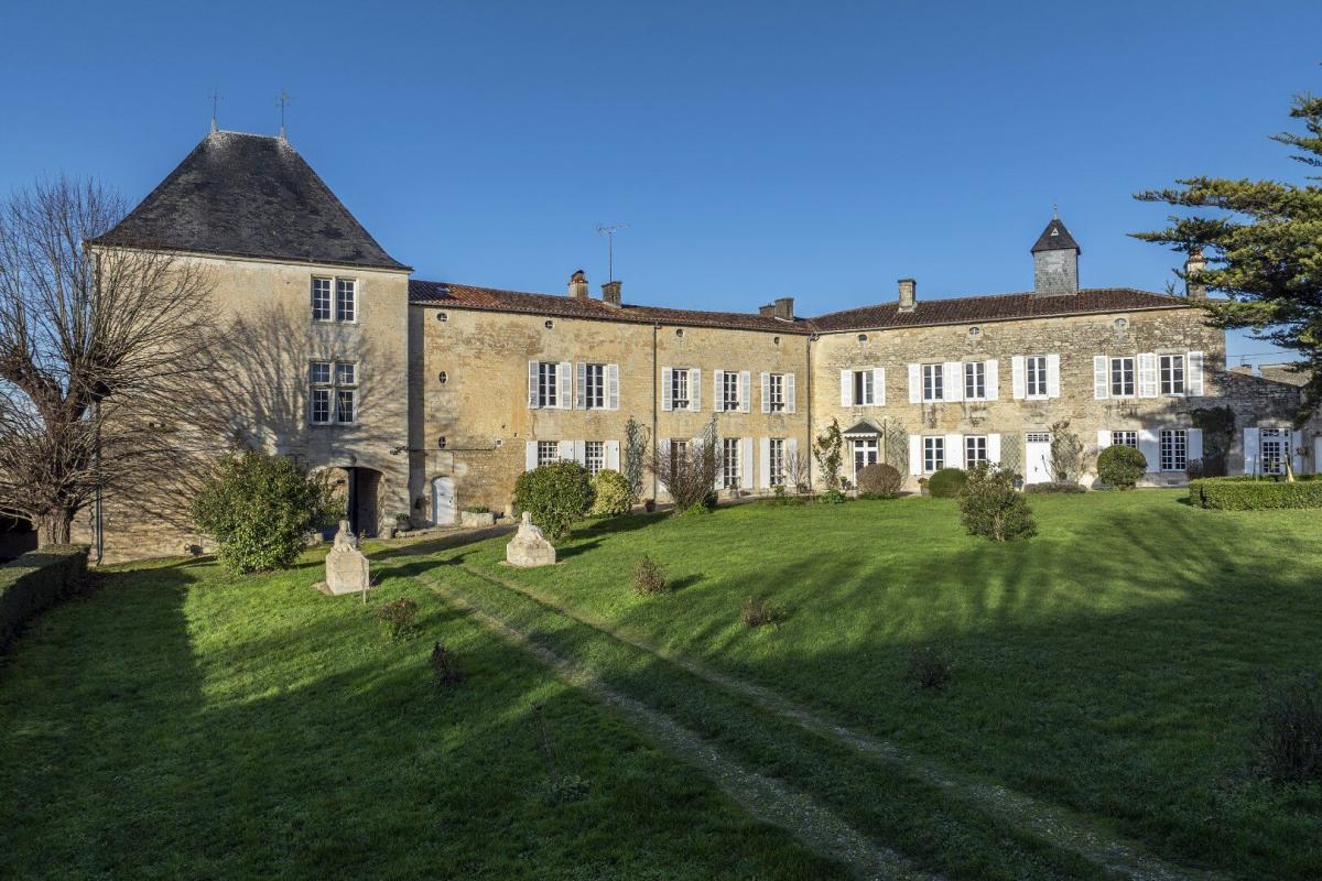 10 bedroom chateau in Beauvoir Sur Niort, Deux-Sèvres, France