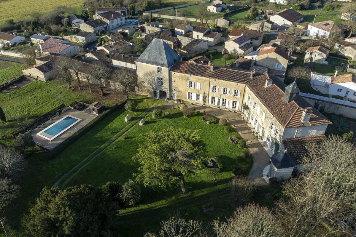 10 bedroom chateau in Beauvoir Sur Niort, Deux-Sèvres, France