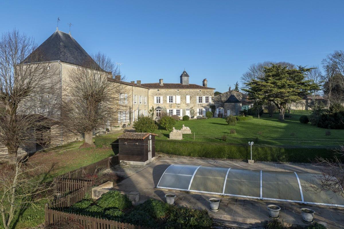 10 bedroom chateau in Beauvoir Sur Niort, Deux-Sèvres, France