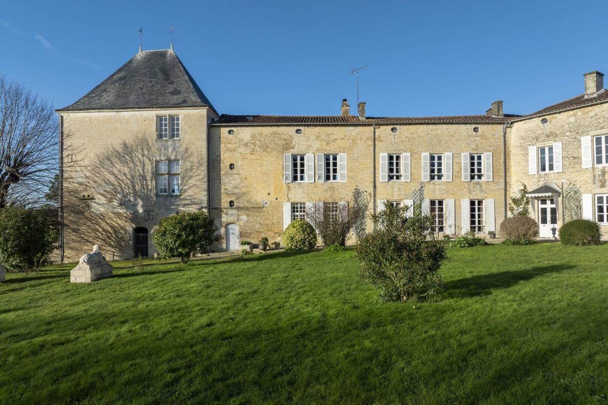 10 bedroom chateau in Beauvoir Sur Niort, Deux-Sèvres, France