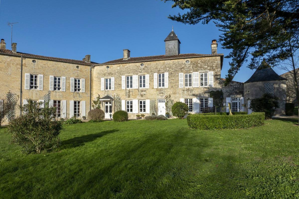 10 bedroom chateau in Beauvoir Sur Niort, Deux-Sèvres, France