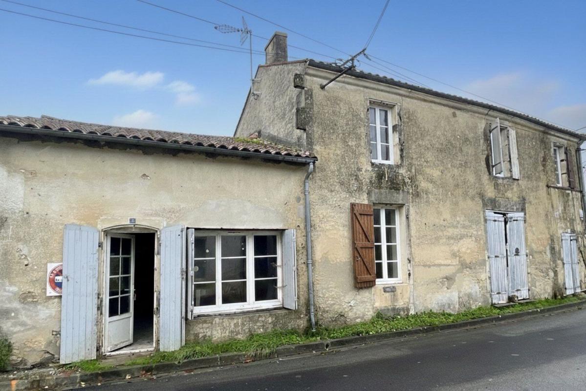 3 bedroom maison a renover in Aumagne, Charente-Maritime, France