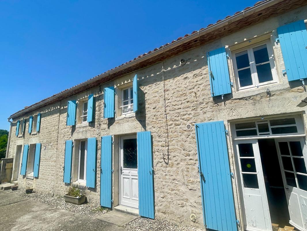 5 bedroom propriete in Loulay, Charente-Maritime, France