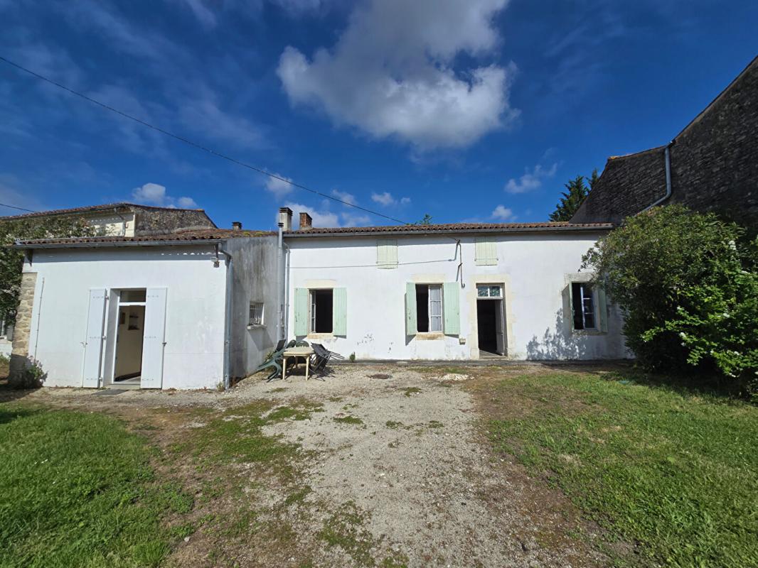 3 bedroom maison de village in Lozay, Charente-Maritime, France