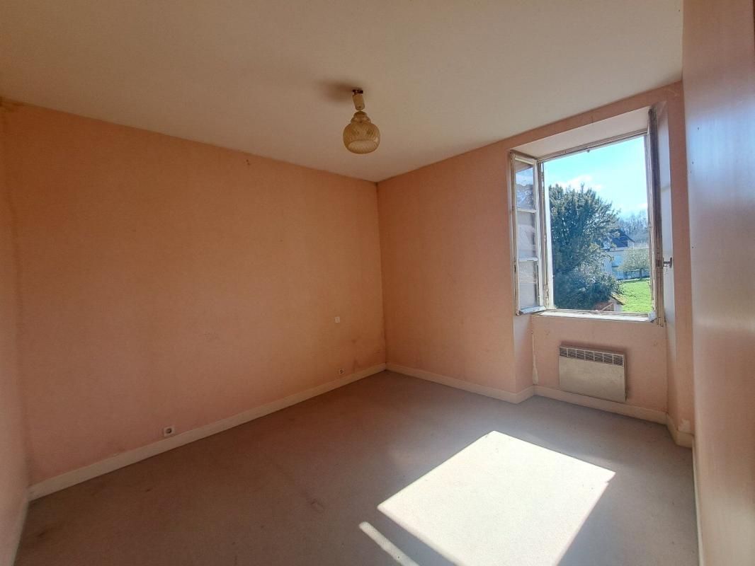 5 bedroom maison de village in Benayes, Corrèze, France