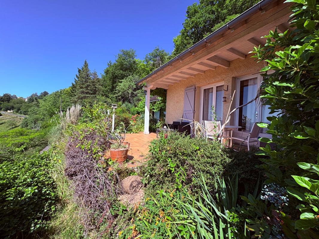 2 bedroom maison in Saint Robert, Corrèze, France
