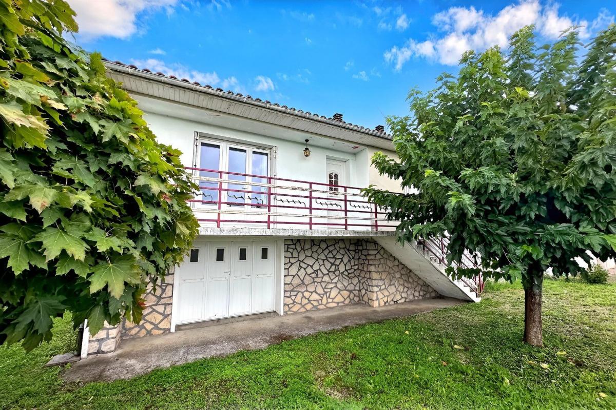 4 bedroom maison in Roumazieres, Charente, France