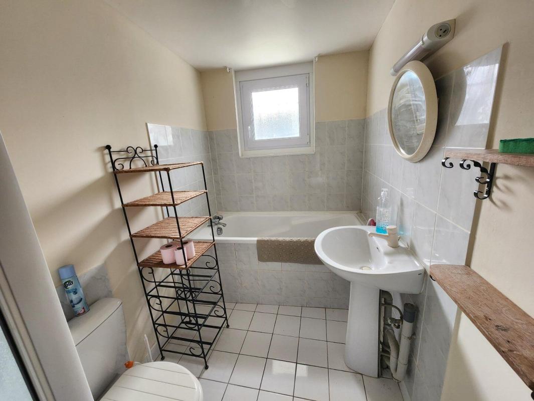 1 bedroom maison a renover in Adriers, Vienne, France