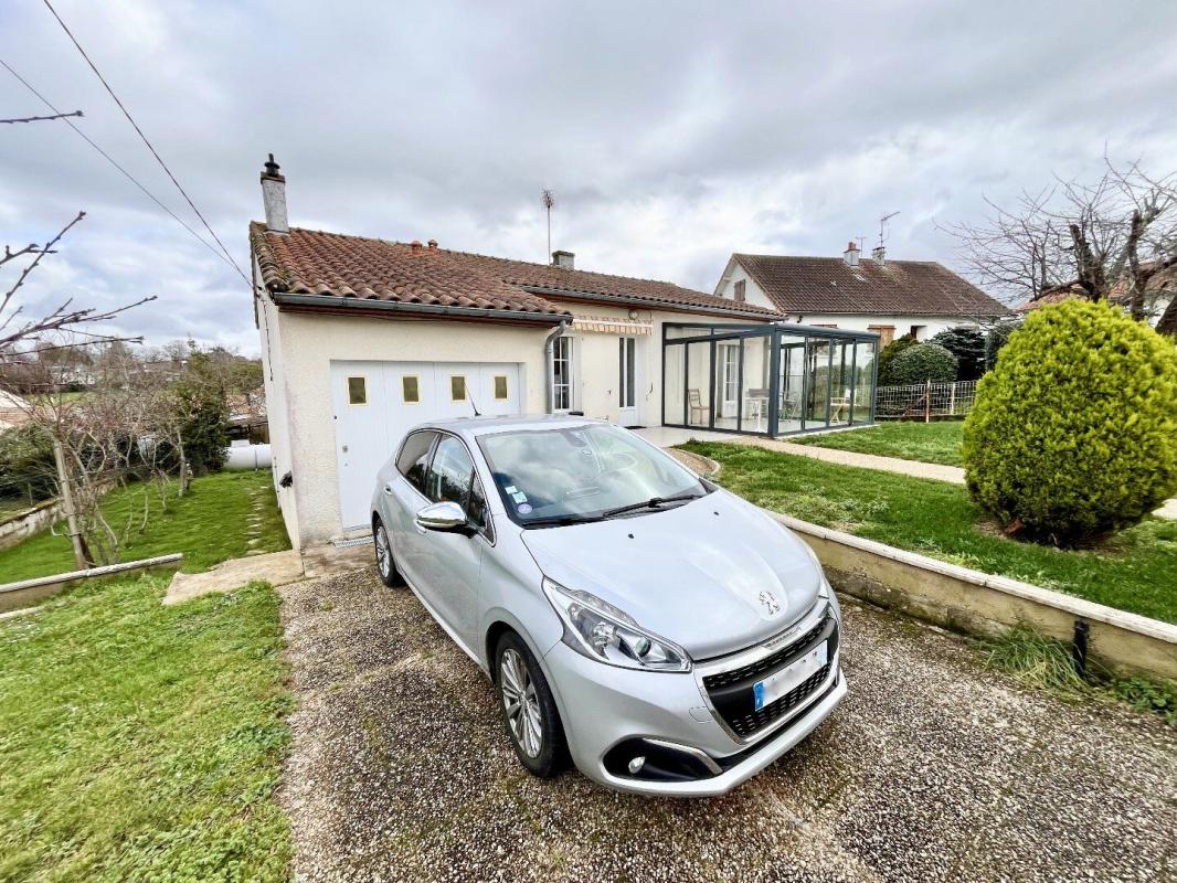 2 bedroom maison individuelle in L Isle Jourdain, Vienne, France