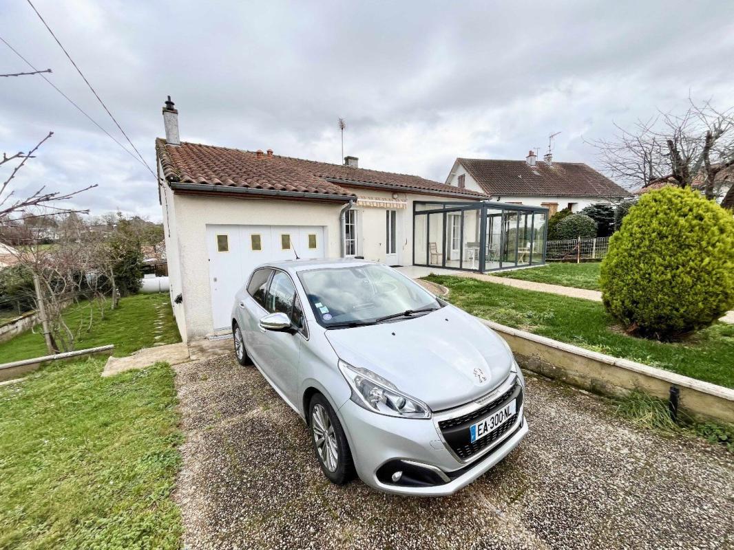 2 bedroom maison individuelle in L Isle Jourdain, Vienne, France