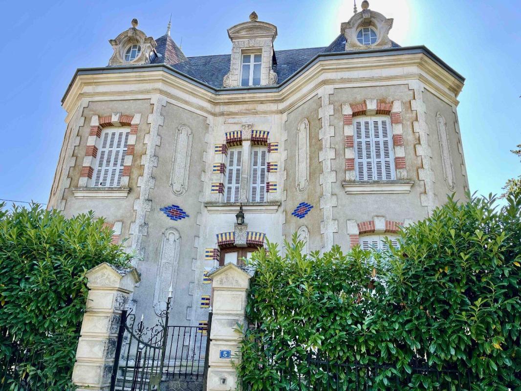 5 bedroom maison de maitre in Charroux, Vienne, France