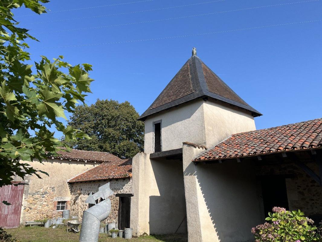 4 bedroom maison de maitre in Luchapt, Vienne, France