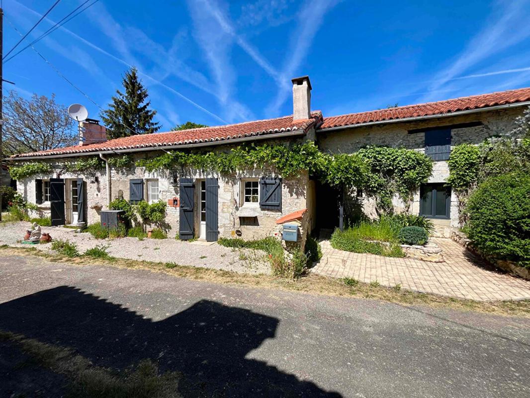 3 bedroom maison en pierres in Saint Martin L Ars, Vienne, France