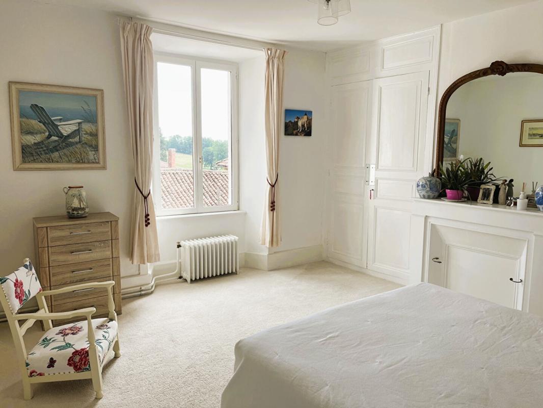 4 bedroom maison en pierres in Rochechouart, Haute-Vienne, France