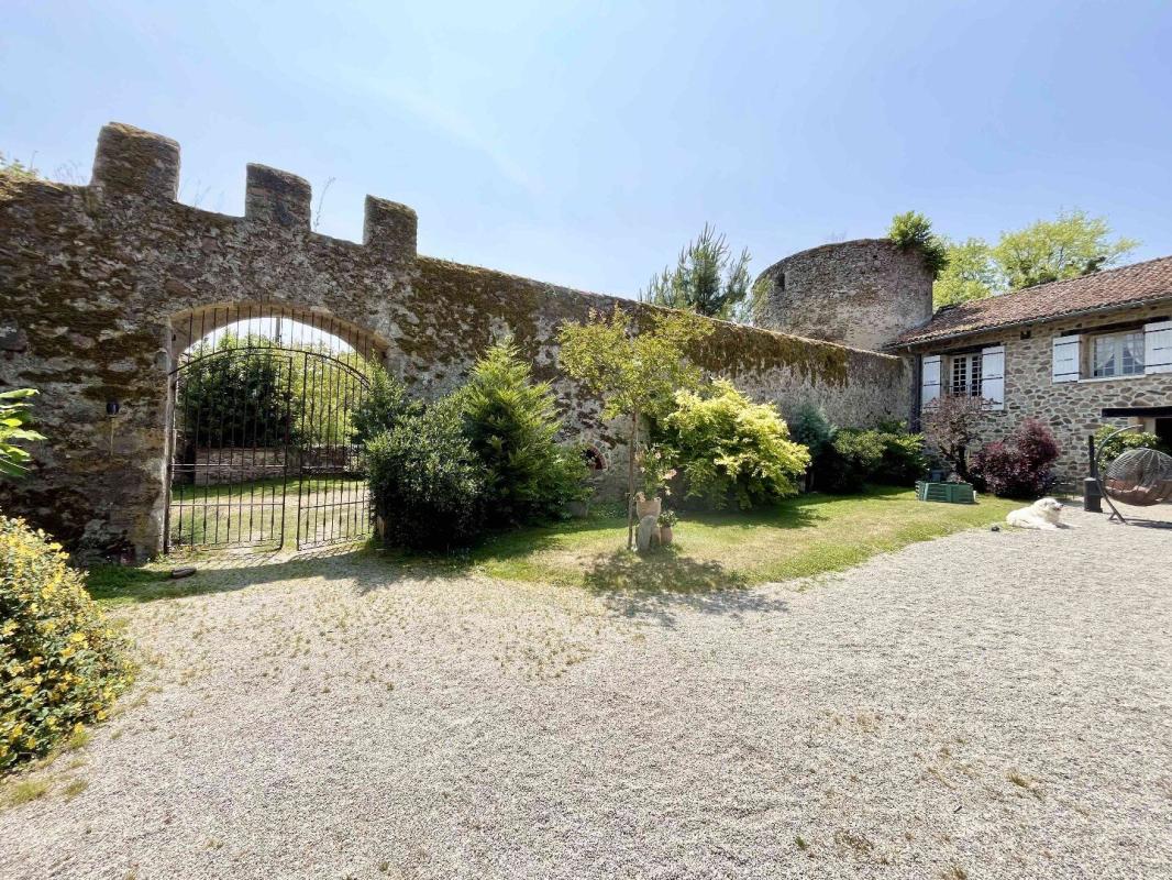 10 bedroom maison in Ansac Sur Vienne, Charente, France