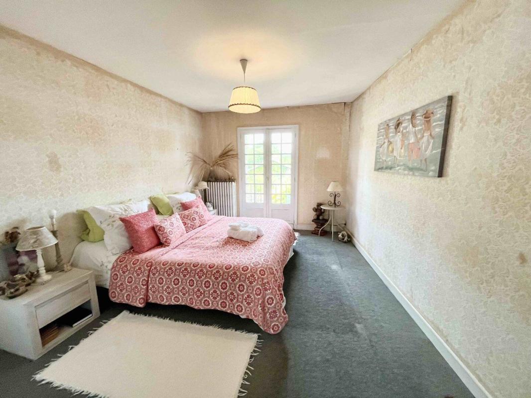10 bedroom maison in Ansac Sur Vienne, Charente, France