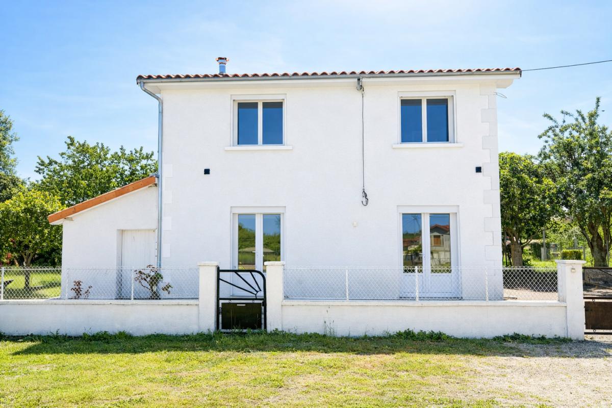 4 bedroom maison in Exideuil, Charente, France
