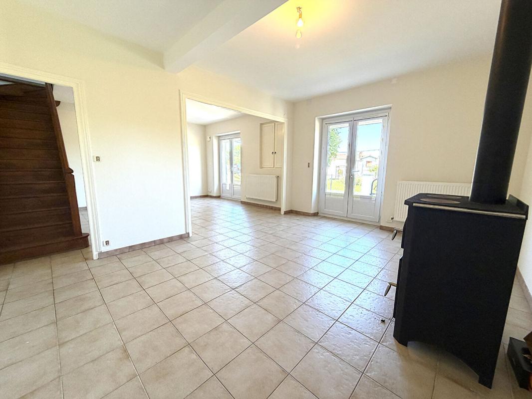 4 bedroom maison in Exideuil, Charente, France