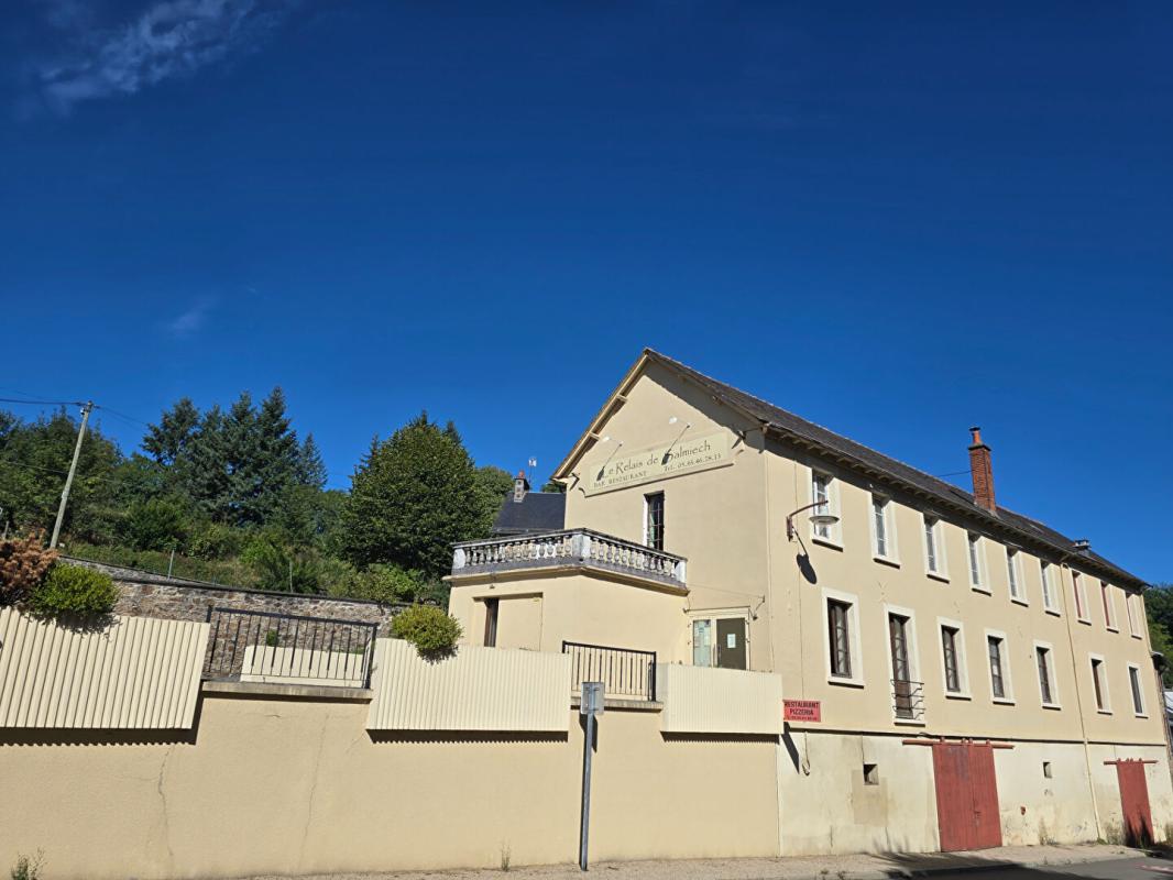 immeuble in Salmiech, Aveyron, France