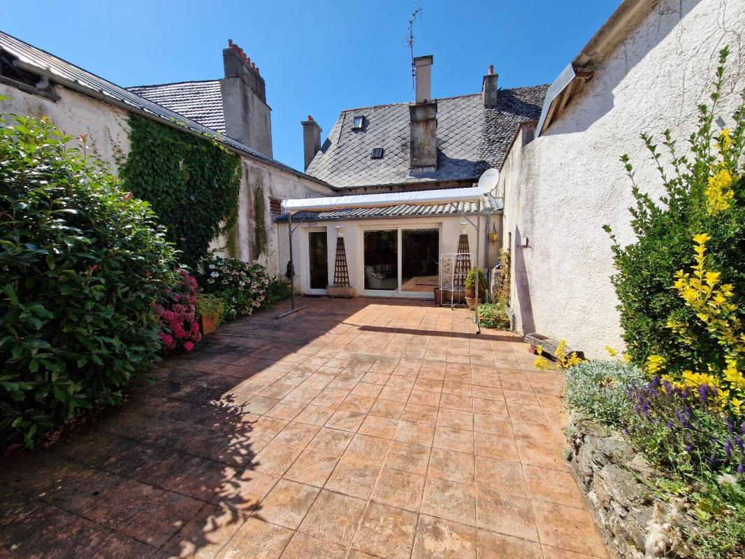 4 bedroom maison de village in Saint Mamet La Salvetat, Cantal, France