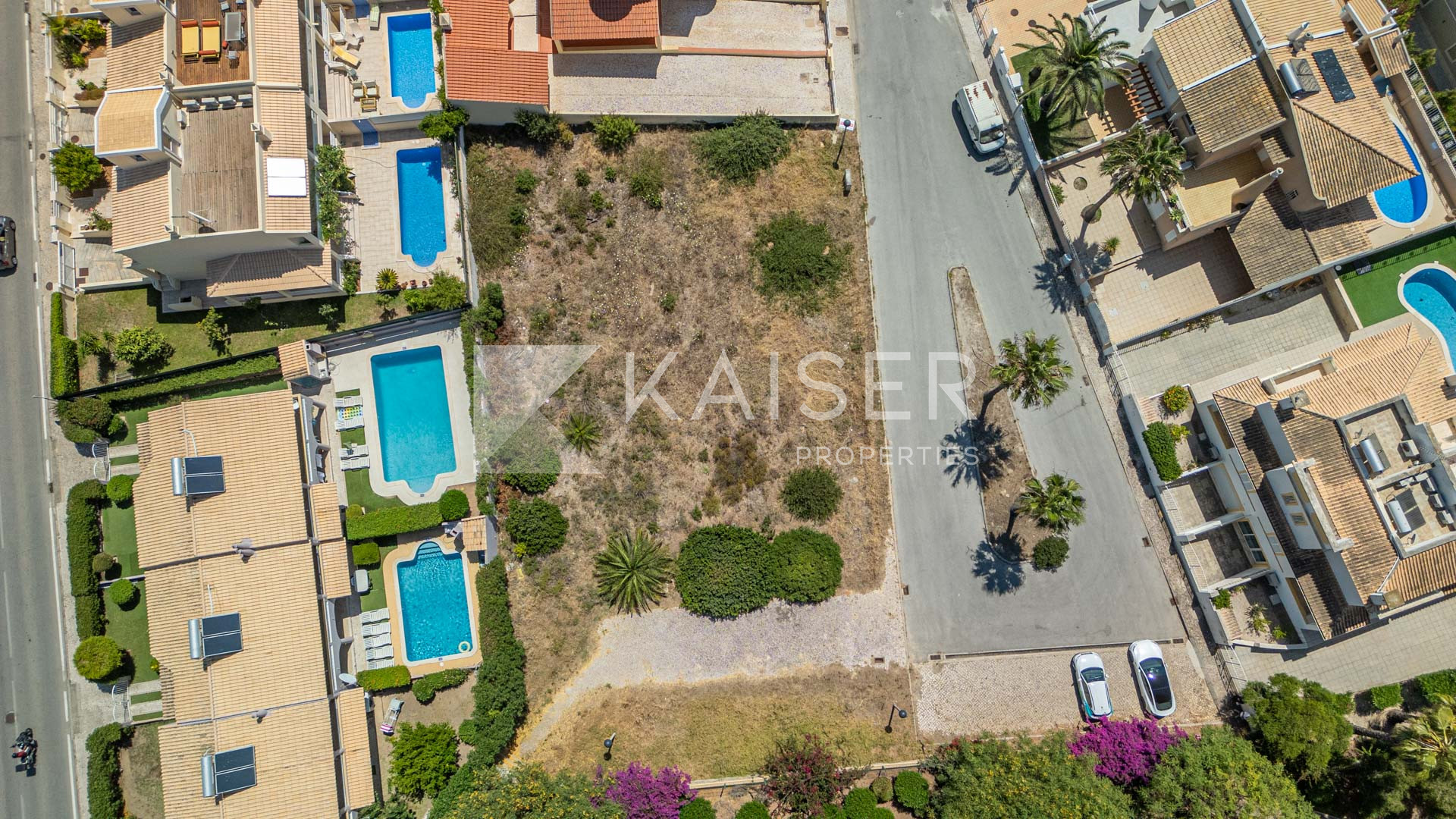 Plot house in Albufeira, Portugal – KP1356