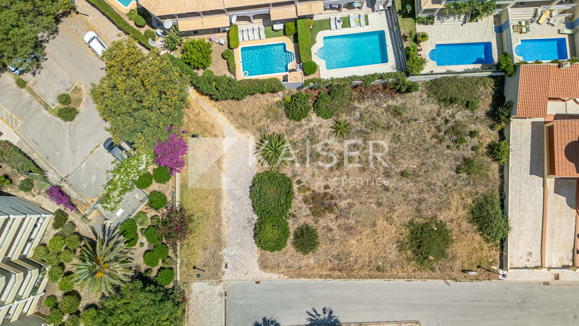 Plot house in Albufeira, Portugal – KP1356