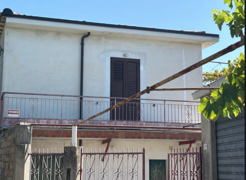 Italian Countryside Detached Villa – 5 minutes to the Beach – Calabria, Italy – No Mortgage