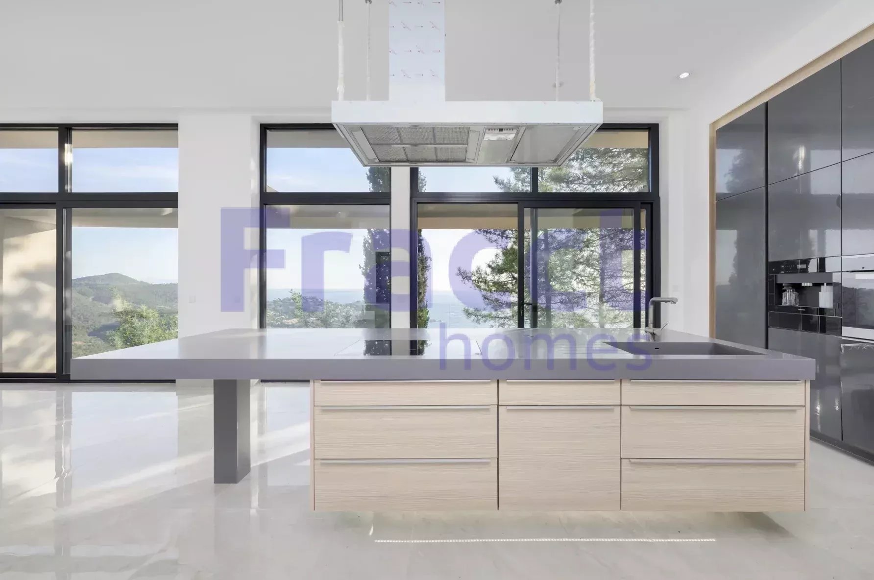 Villa in Théoule-sur-Mer, Alpes-Maritimes, France – 86398473