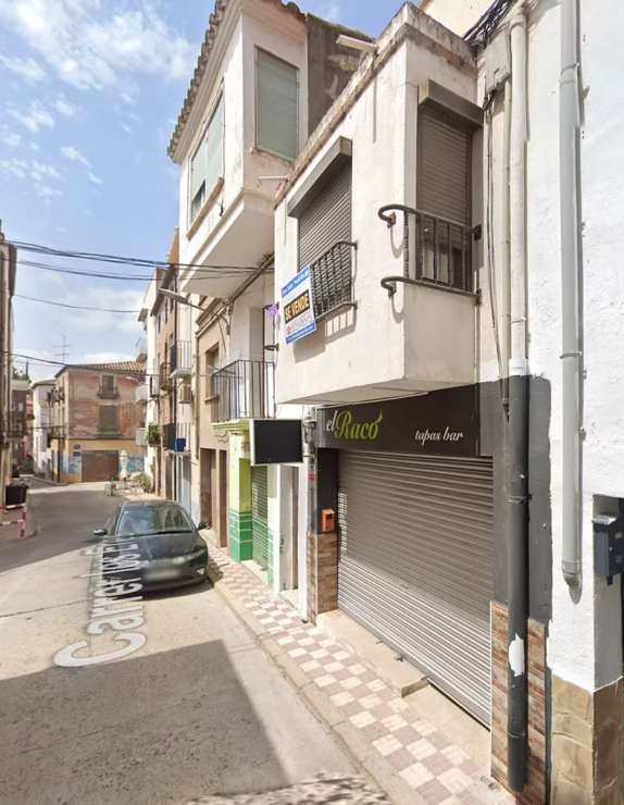 Bar / Restaurant with 2-Bedroom Apartment Above in Tarragona – Spain