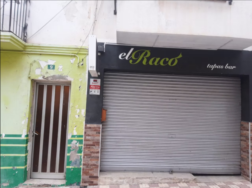 Bar / Restaurant with 2-Bedroom Apartment Above in Tarragona – Spain